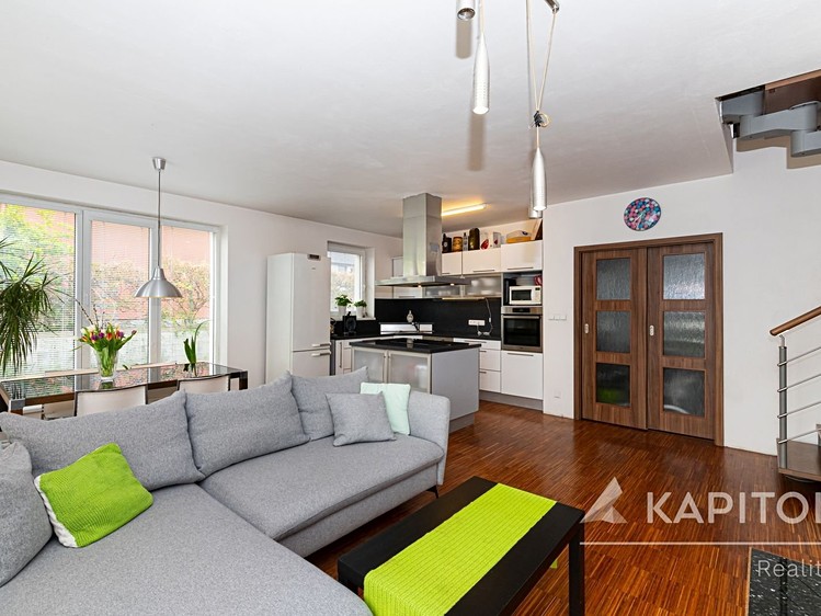 Prodej rodinného domu 149 m², pozemek 976 m² - foto 4