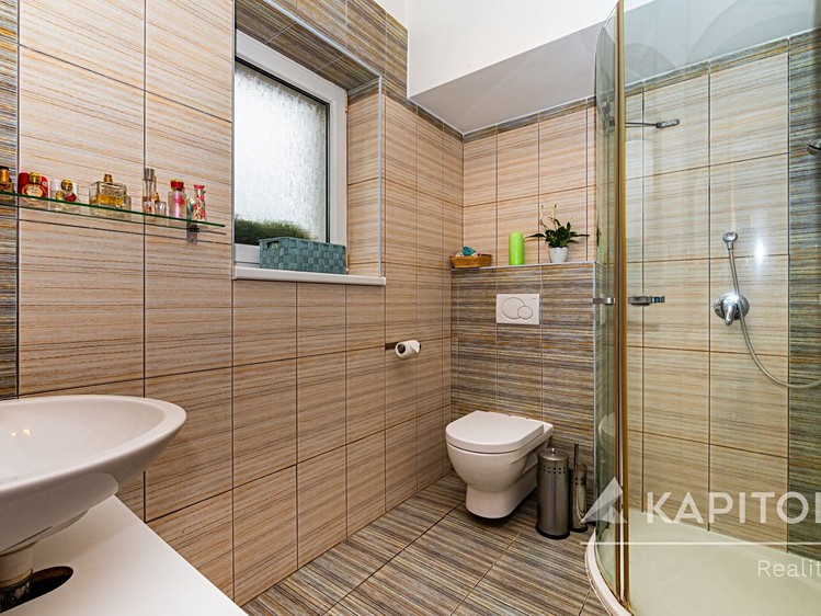 Prodej rodinného domu 149 m², pozemek 976 m² - foto 8