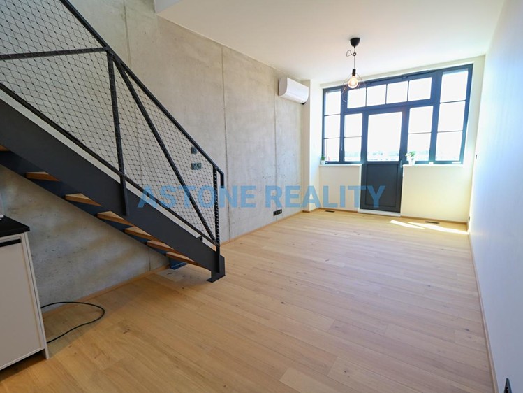 Pronájem bytu 2+kk 64 m² (Loft) - foto 7