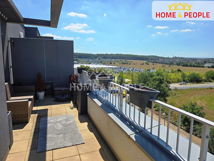 Pronájem bytu 3+kk 69 m² - foto 1