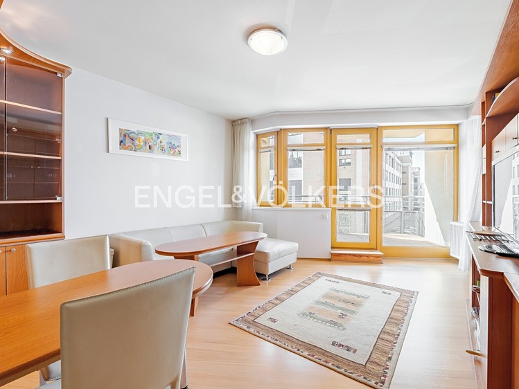 Pronájem bytu 2+kk 65 m² - foto 1
