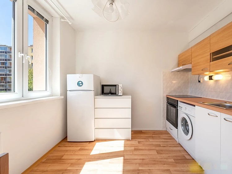 Pronájem bytu 1+1 35 m² (Jednopodlažní) - foto 2