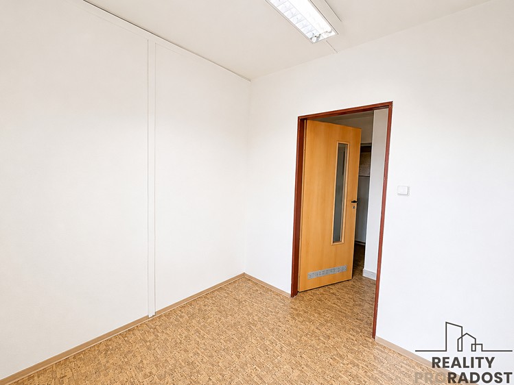 Pronájem bytu 1+1 30 m² - foto 6