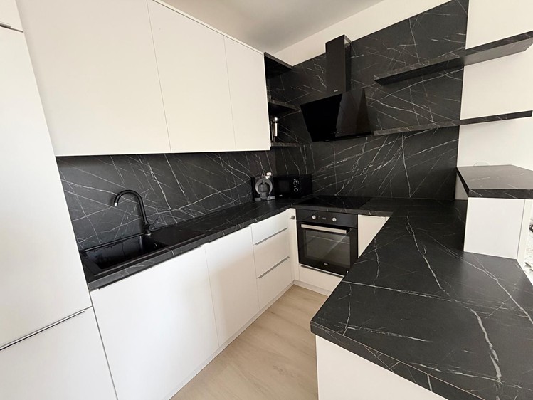 Prodej bytu 1+kk 35 m² (Jednopodlažní) - foto 1