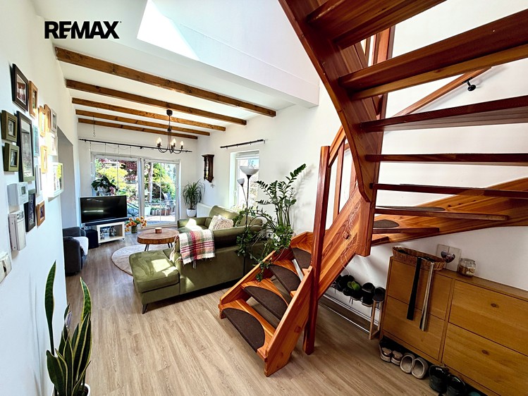 Prodej  rodinného domu 214 m², pozemek 611 m² - foto 4