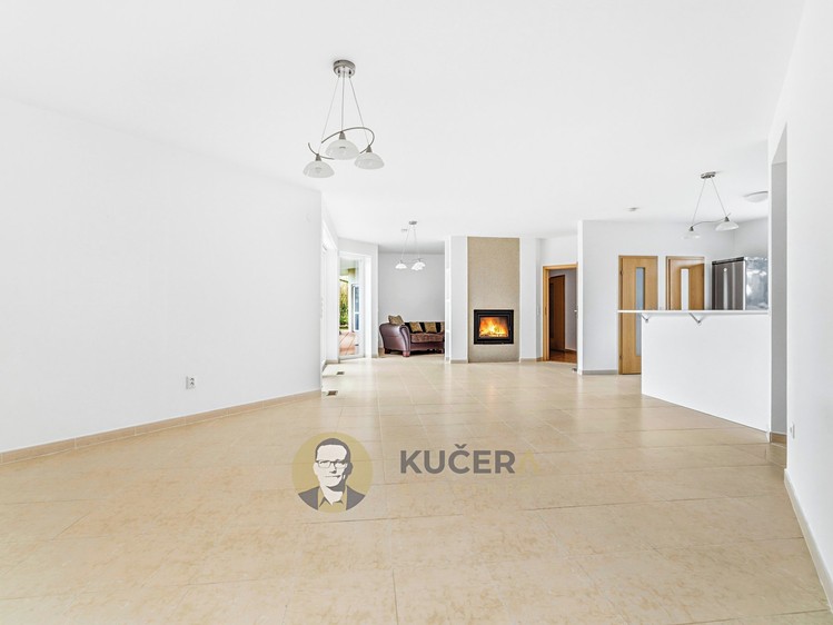 Prodej rodinného domu 488 m², pozemek 1 376 m² - foto 4
