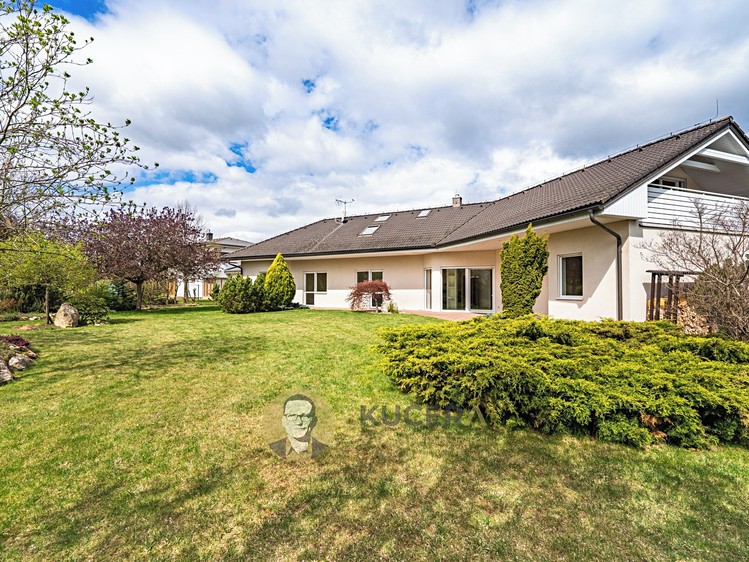 Prodej rodinného domu 488 m², pozemek 1 376 m² - foto 1