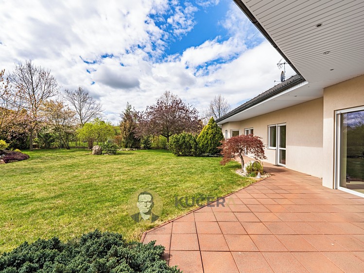 Prodej rodinného domu 488 m², pozemek 1 376 m² - foto 2
