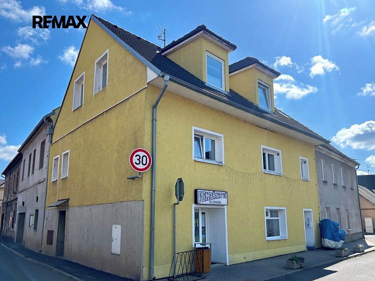 Prodej vícegeneračního domu 407 m², pozemek 244 m² - foto 1