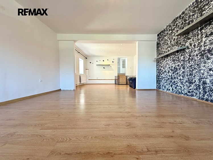 Prodej vícegeneračního domu 407 m², pozemek 244 m² - foto 3