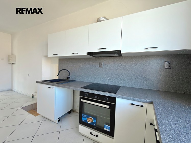 Prodej vícegeneračního domu 407 m², pozemek 244 m² - foto 8