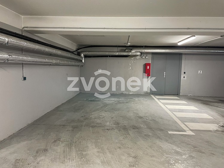 Pronájem garážového stání 18 m² - foto 1