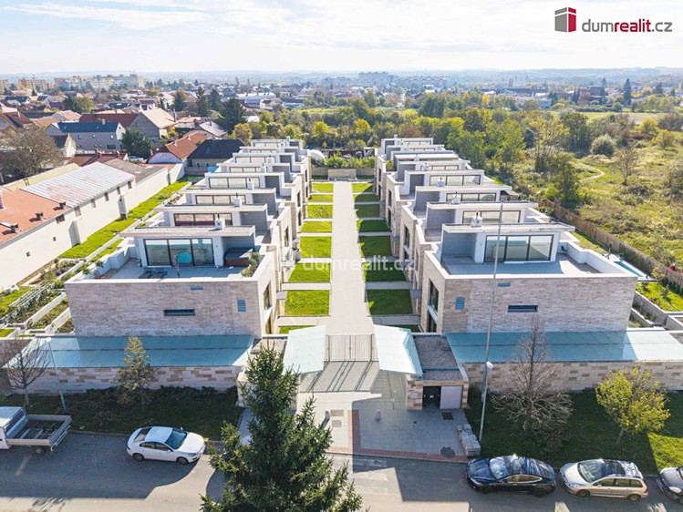 Prodej rodinného domu 378 m², pozemek 360 m² - foto 3