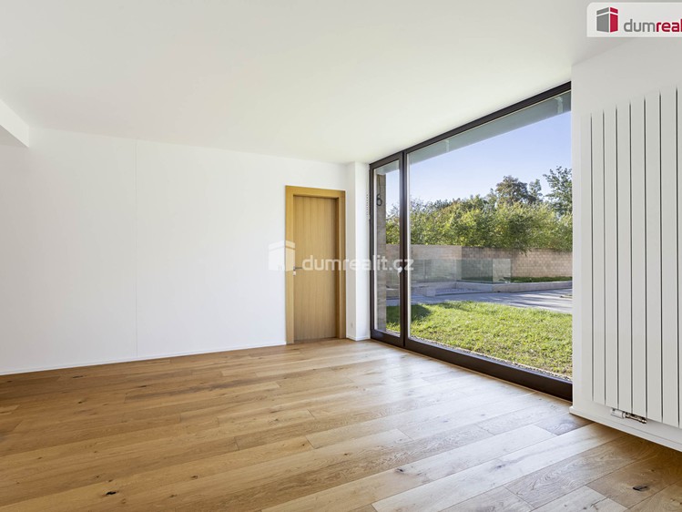 Prodej rodinného domu 378 m², pozemek 360 m² - foto 8