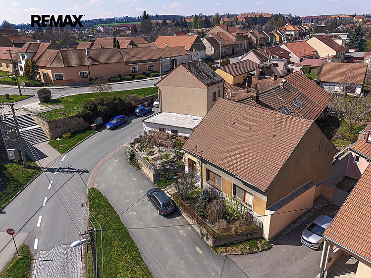 Prodej rodinného domu 155 m², pozemek 913 m² - foto 1