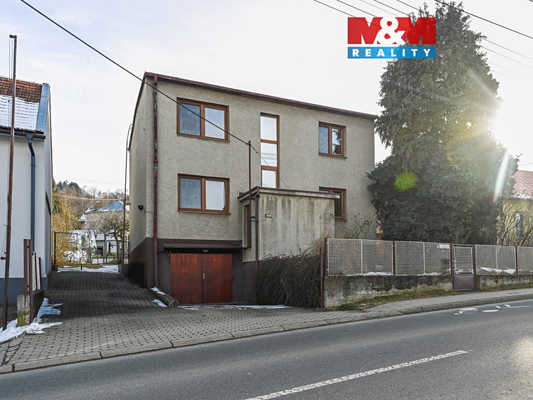 Prodej rodinného domu 232 m², pozemek 797 m² - foto 1