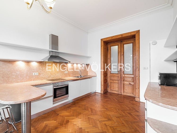 Pronájem bytu 5+1 254 m² - foto 3