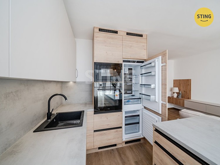 Pronájem bytu 4+kk 68 m² - foto 3