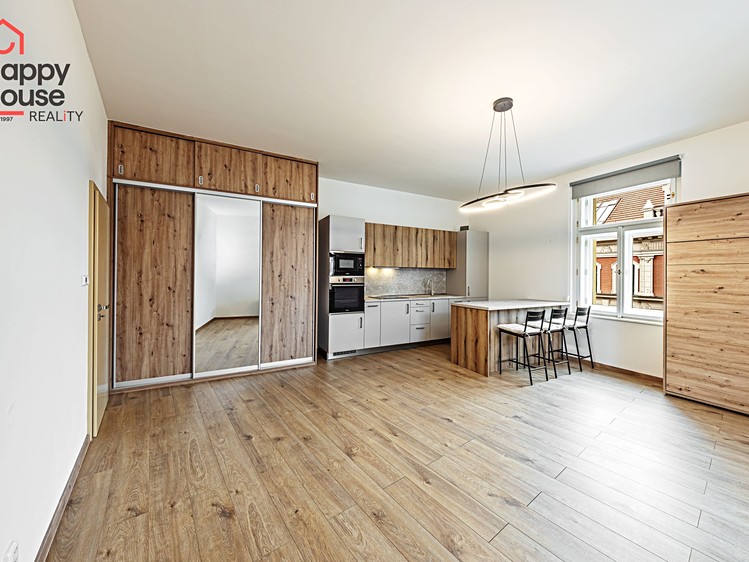 Pronájem bytu 3+kk 66 m² - foto 1