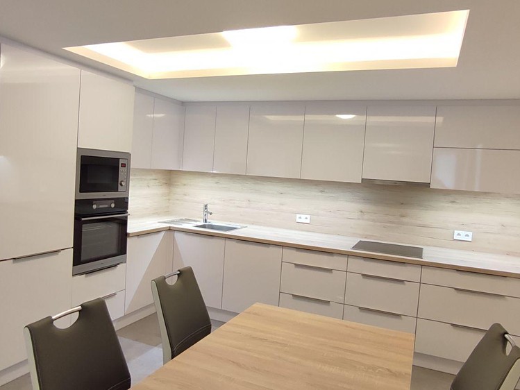Pronájem bytu 2+1 80 m² (Jednopodlažní) - foto 1