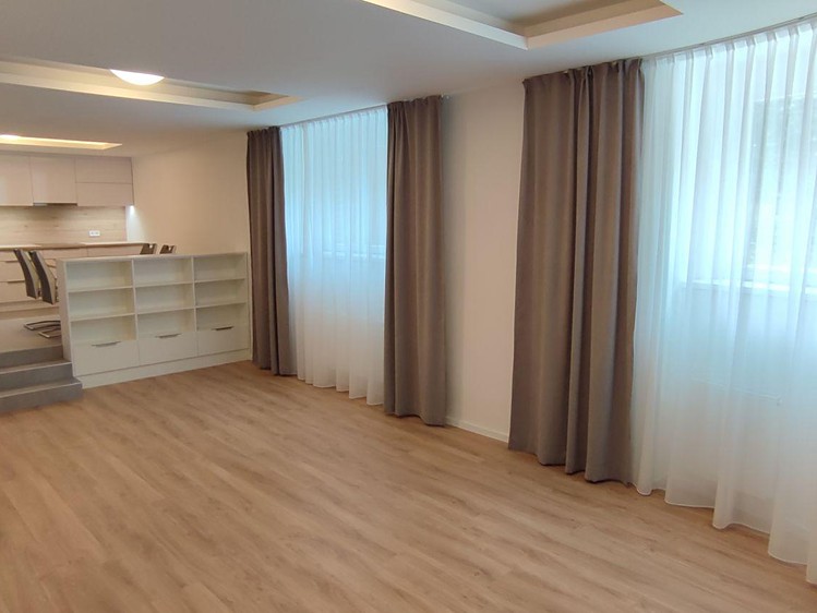 Pronájem bytu 2+1 80 m² (Jednopodlažní) - foto 3