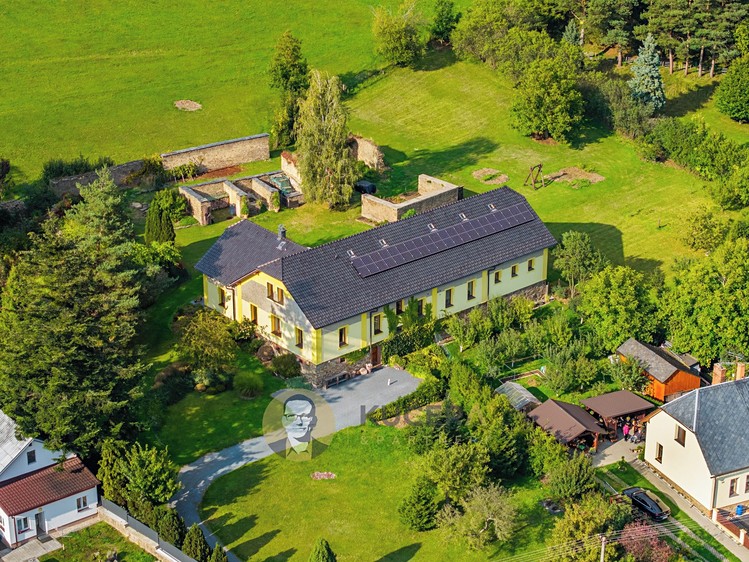 Prodej zemědělské usedlosti 672 m², pozemek 152 285 m² - foto 1