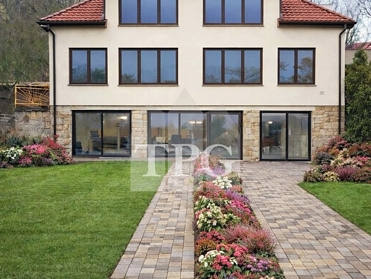 Prodej rodinného domu 330 m², pozemek 2 680 m² - foto 6