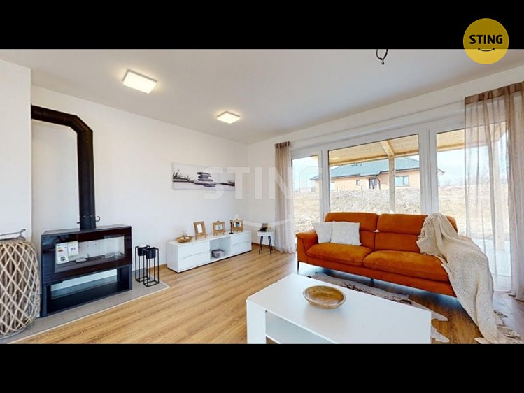 Prodej rodinného domu 130 m², pozemek 1 233 m² - foto 2