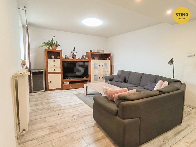 Prodej rodinného domu 264 m², pozemek 1 339 m² - foto 2