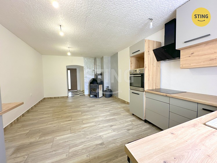 Prodej rodinného domu 263 m², pozemek 230 m² - foto 2