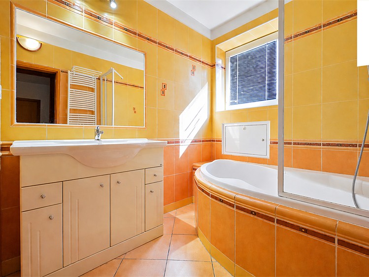 Prodej rodinného domu 129 m², pozemek 182 m² - foto 4