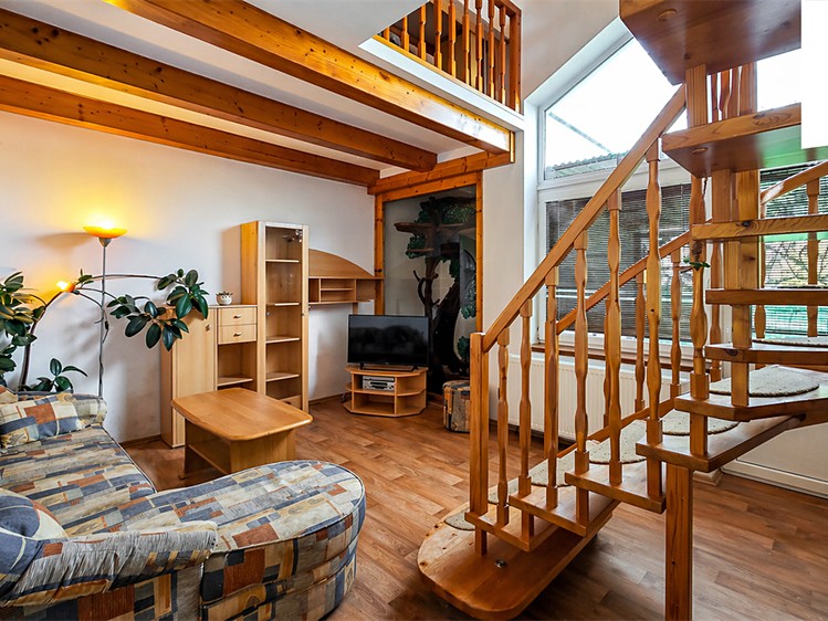 Prodej rodinného domu 129 m², pozemek 182 m² - foto 2