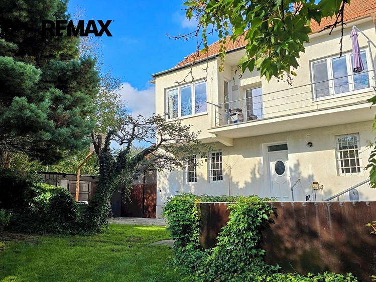 Prodej rodinného domu 230 m², pozemek 934 m² - foto 1