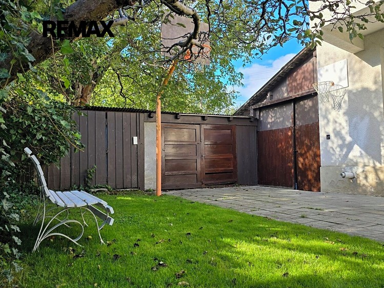 Prodej rodinného domu 230 m², pozemek 934 m² - foto 2