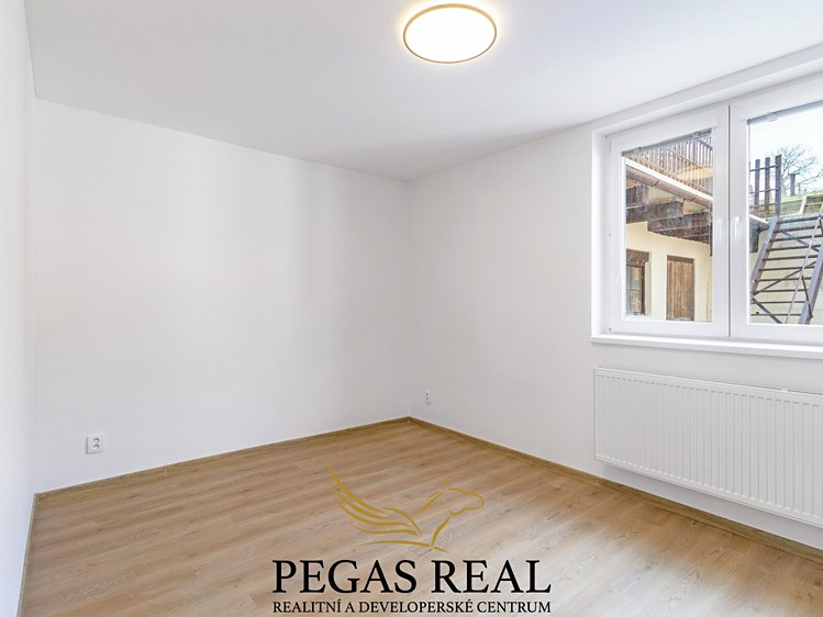 Pronájem bytu 3+kk 85 m² - foto 5