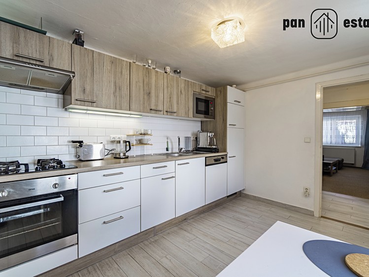 Prodej rodinného domu 95 m², pozemek 143 m² - foto 2