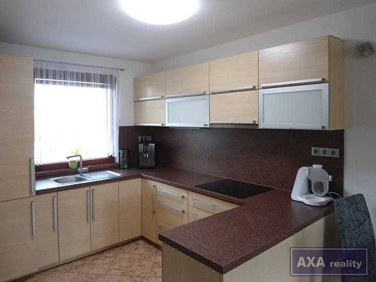 Prodej rodinného domu 145 m², pozemek 517 m² - foto 2