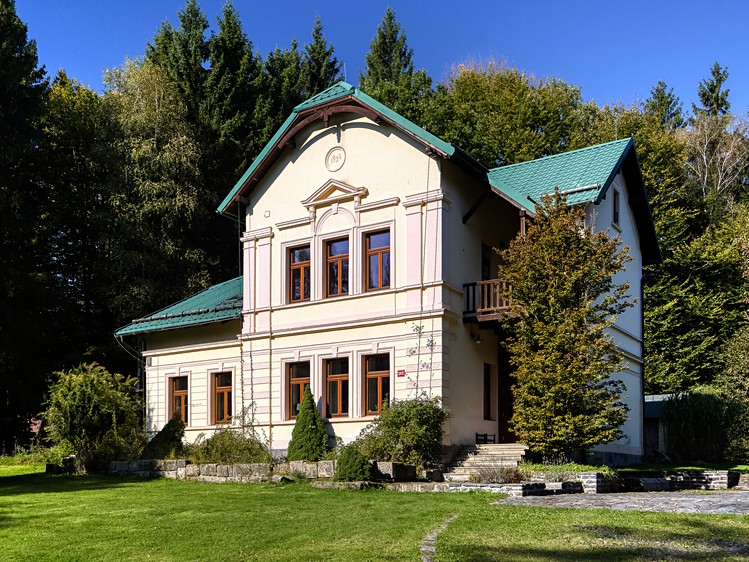 Prodej rodinného domu 350 m², pozemek 3 559 m² - foto 1
