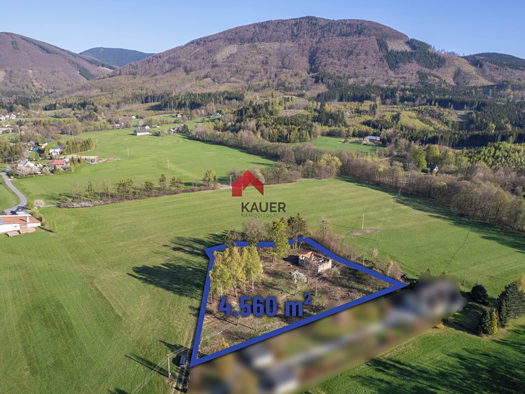 Prodej stavebního pozemku 4 560 m² - foto 1