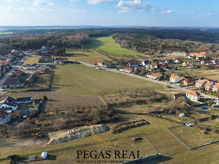 Prodej stavebního pozemku 18 273 m² - foto 1