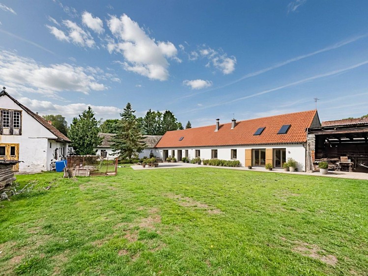 Prodej rodinného domu 633 m², pozemek 5 725 m² - foto 1