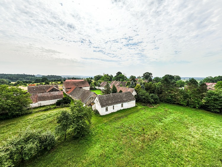Prodej rodinného domu 633 m², pozemek 5 725 m² - foto 8
