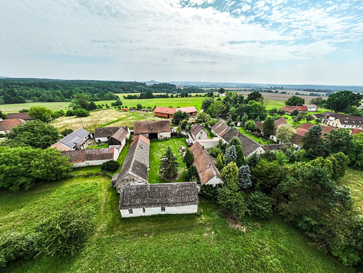 Prodej rodinného domu 633 m², pozemek 5 725 m² - foto 6