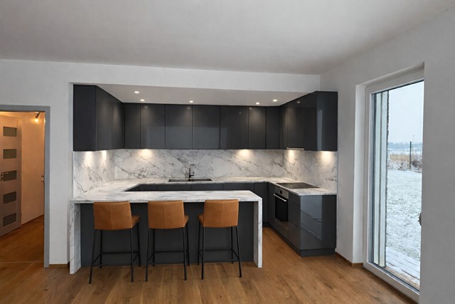 Prodej rodinného domu 176 m², pozemek 651 m² - foto 2
