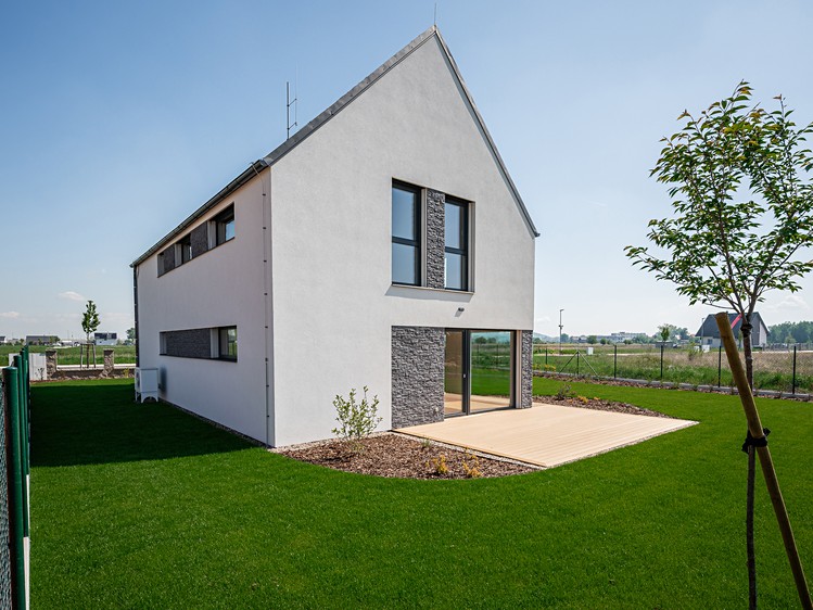Prodej rodinného domu 176 m², pozemek 651 m² - foto 1