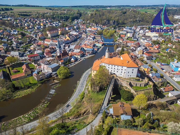 Prodej rodinného domu 260 m², pozemek 990 m² - foto 1