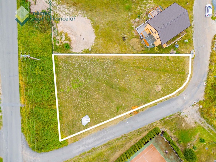 Prodej stavebního pozemku 913 m² - foto 3