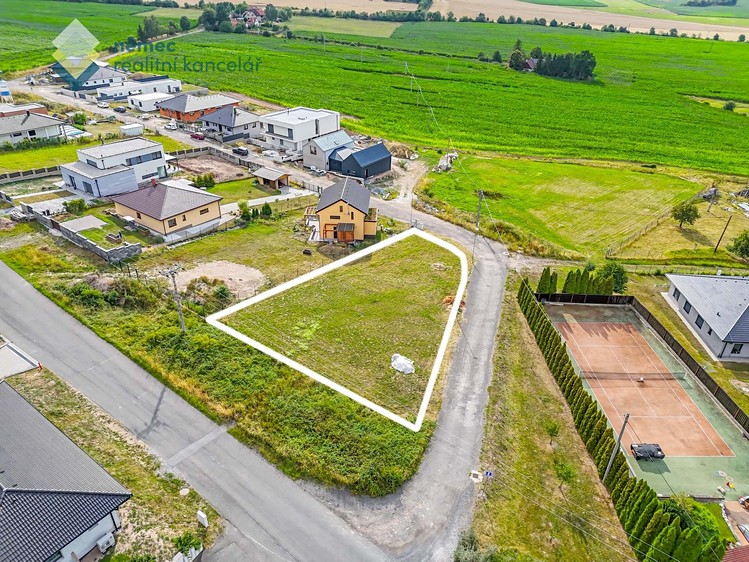 Prodej stavebního pozemku 913 m² - foto 2