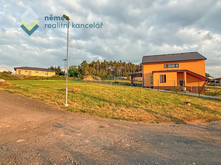 Prodej stavebního pozemku 913 m² - foto 6