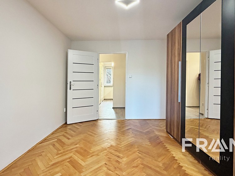 Pronájem bytu 3+1 60 m² - foto 6
